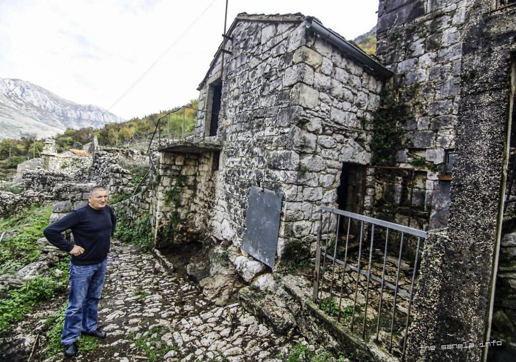 Šešeljeva kuća - Mareva Ljut, Ravno