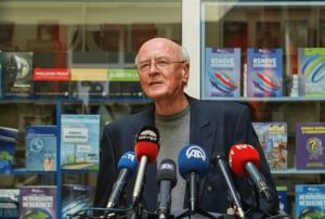 Zija Dizdarević: Kad novinar tuži novine