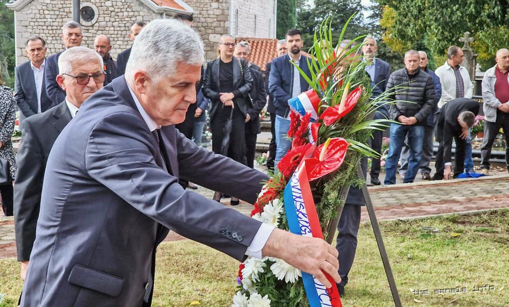 Dragan Čović položio cvijeće na grobu Mate Bobana 18. nov 2022.