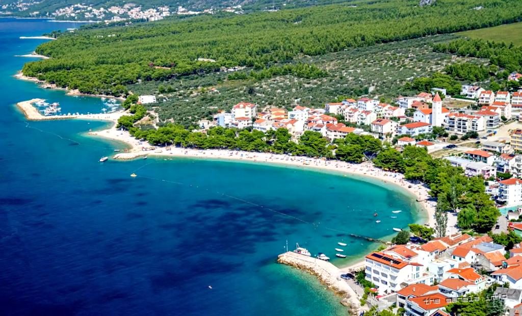 Mafijaši u Makarskoj skrivali drogu i oružje